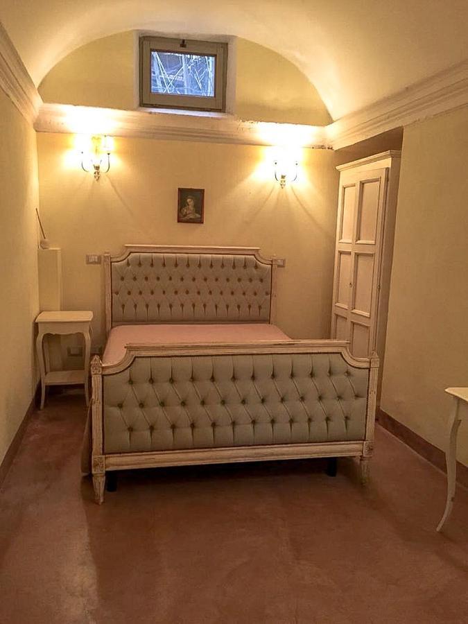 Отель Relais Real Collegio Ноли Экстерьер фото