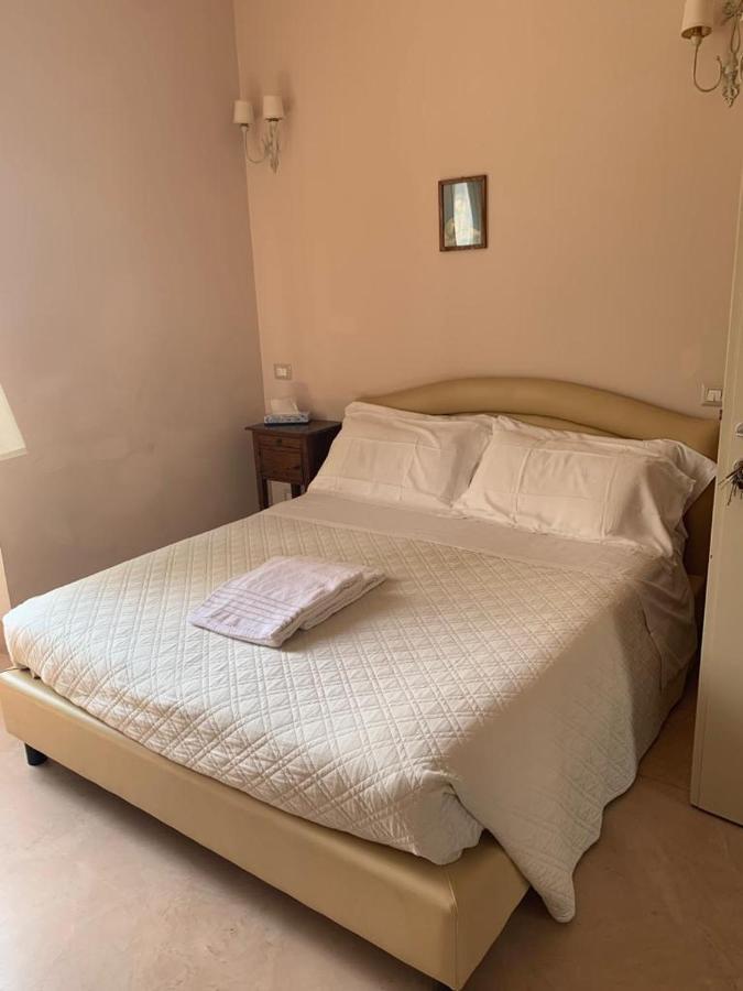 Отель Relais Real Collegio Ноли Экстерьер фото
