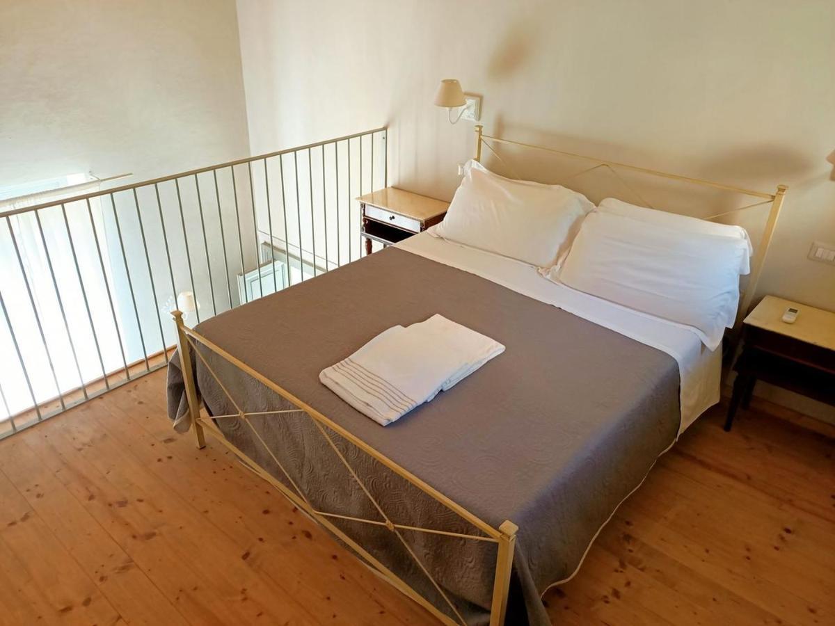 Отель Relais Real Collegio Ноли Экстерьер фото
