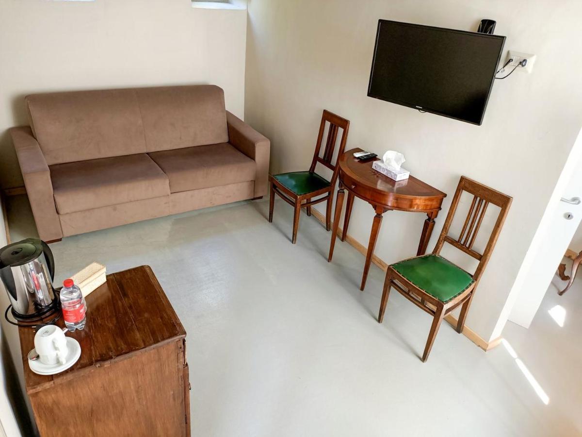 Отель Relais Real Collegio Ноли Экстерьер фото