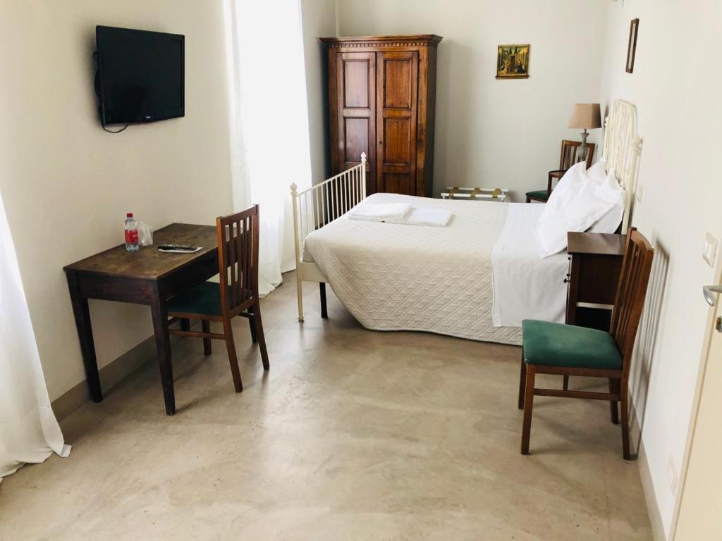 Отель Relais Real Collegio Ноли Экстерьер фото