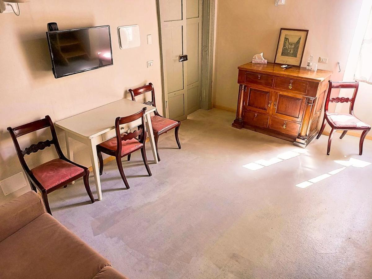 Отель Relais Real Collegio Ноли Экстерьер фото