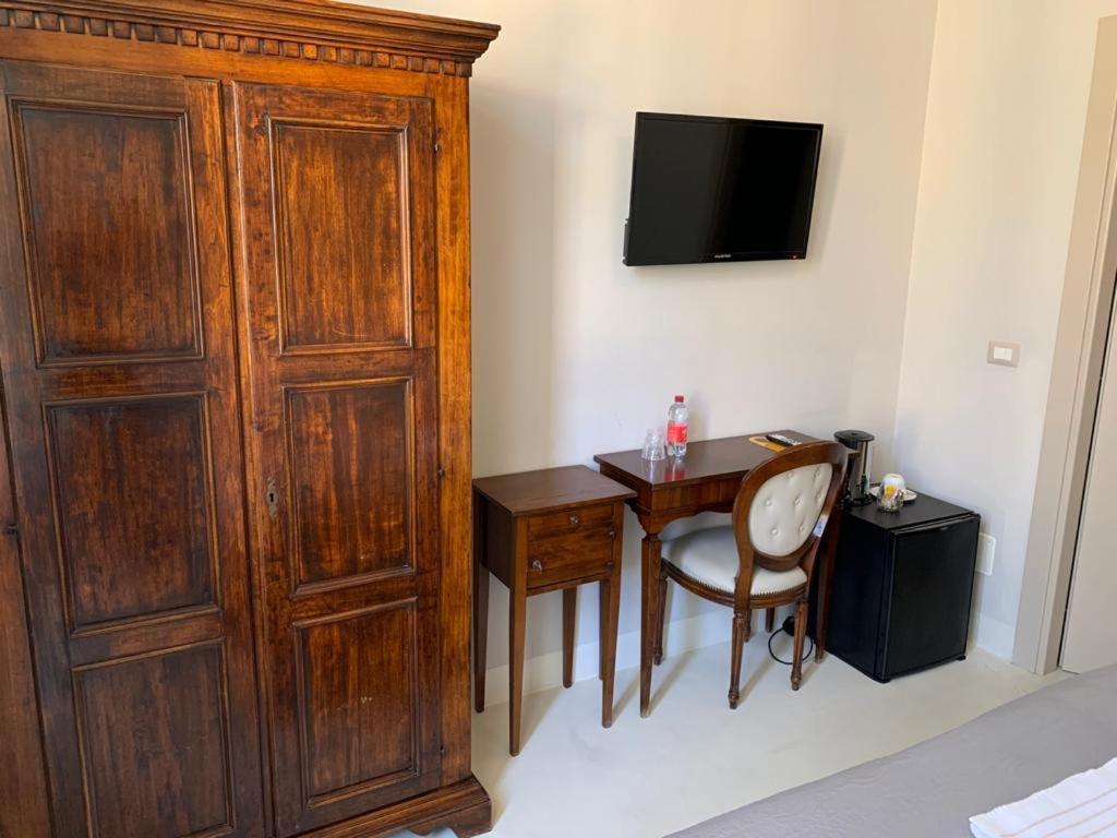 Отель Relais Real Collegio Ноли Экстерьер фото
