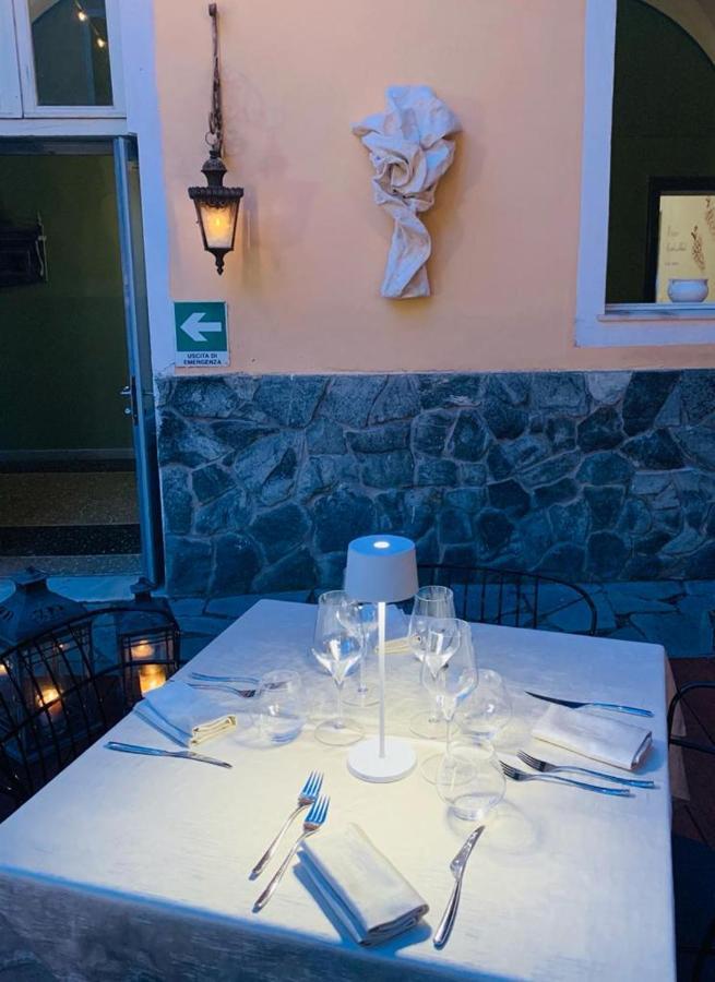 Отель Relais Real Collegio Ноли Экстерьер фото