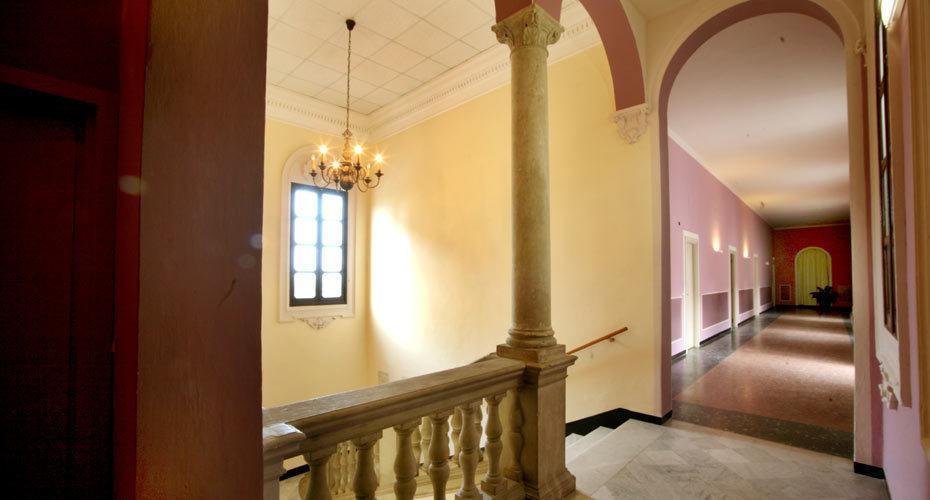Отель Relais Real Collegio Ноли Экстерьер фото