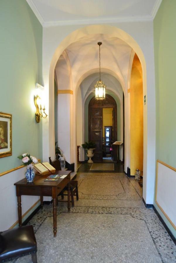 Отель Relais Real Collegio Ноли Экстерьер фото